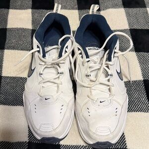 Men’s Nike Air Monarch Shoe